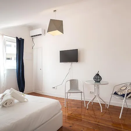 Beworld Room's And Πανσιόν